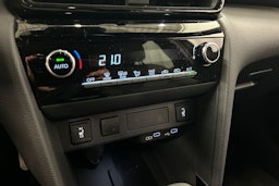 musta Toyota Yaris Cross 2025 kuva 24.