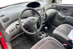 punainen Toyota Yaris Verso 2000 kuva 6.