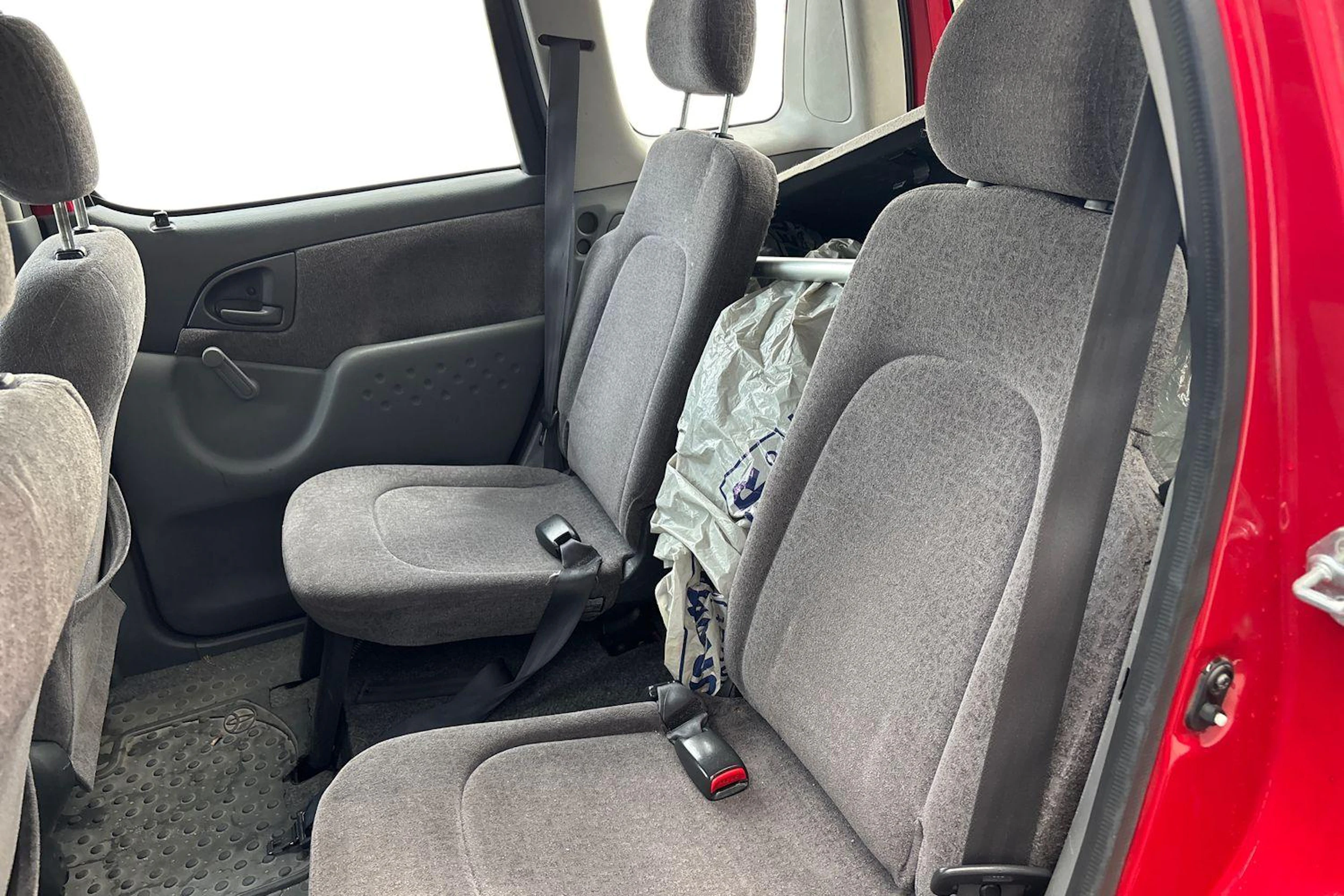 punainen Toyota Yaris Verso 2000 kuva 8.