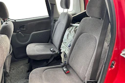 punainen Toyota Yaris Verso 2000 kuva 8.