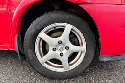 punainen Toyota Yaris Verso 2000 kuva 10.