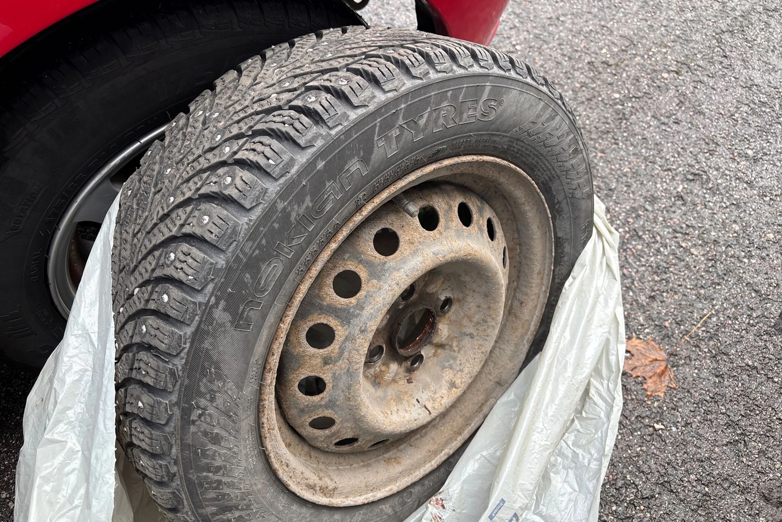 punainen Toyota Yaris Verso 2000 kuva 11.