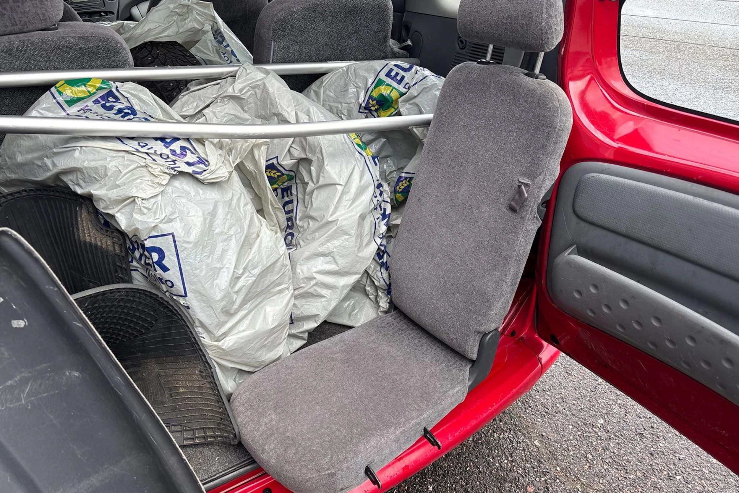 punainen Toyota Yaris Verso 2000 kuva 14.