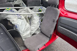 punainen Toyota Yaris Verso 2000 kuva 14.