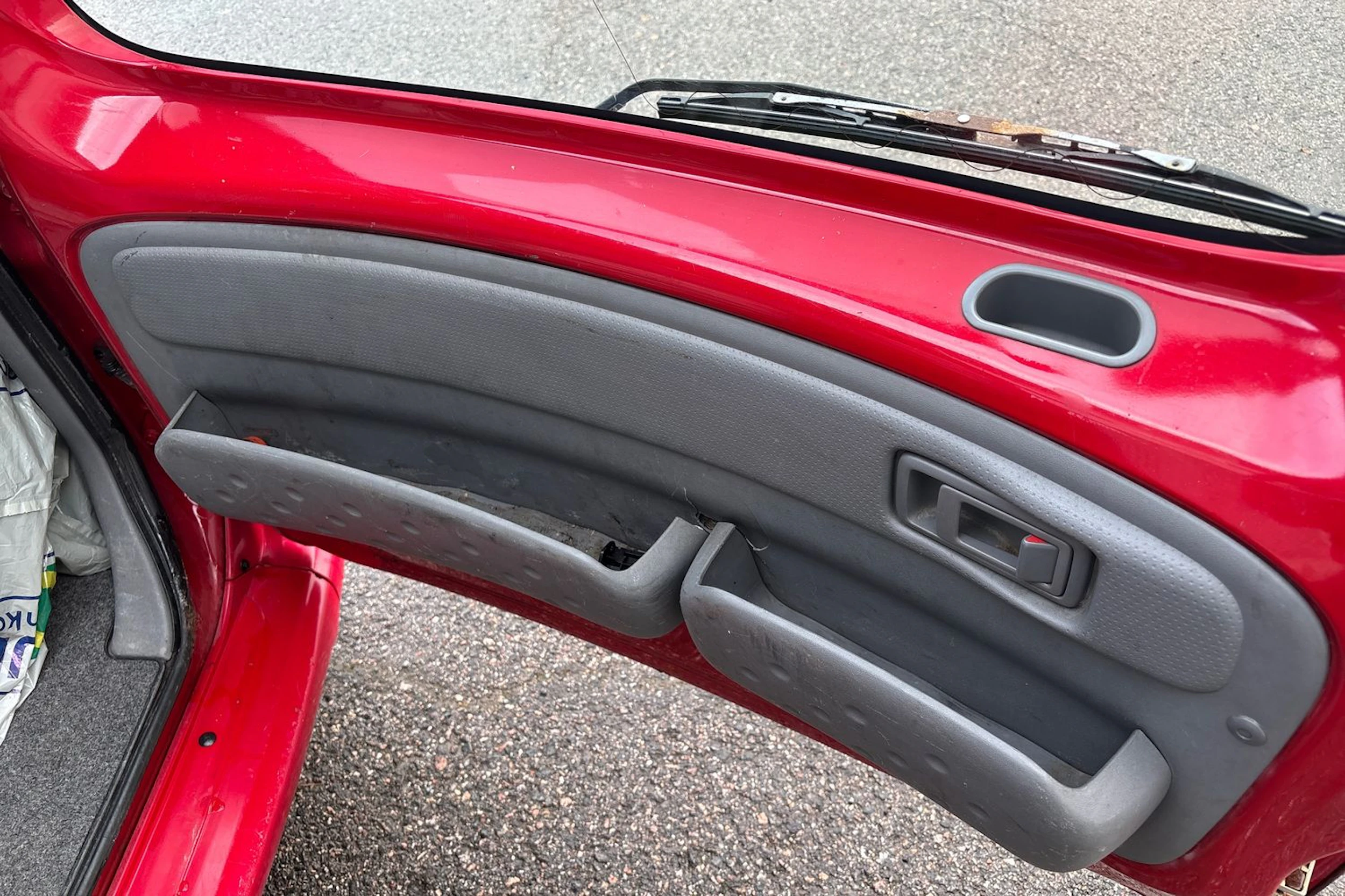 punainen Toyota Yaris Verso 2000 kuva 15.