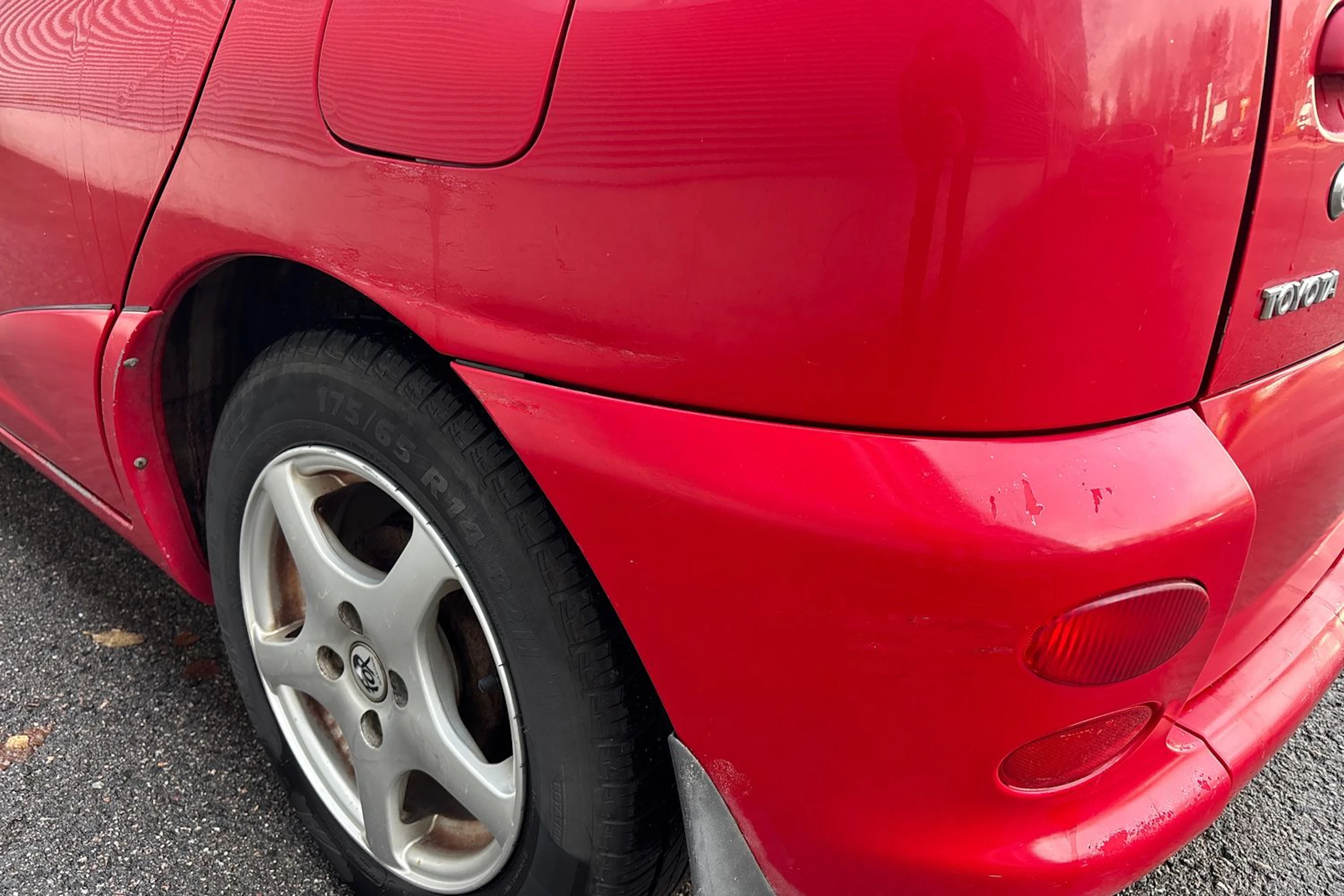 punainen Toyota Yaris Verso 2000 kuva 23.