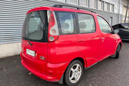 punainen Toyota Yaris Verso 2000 kuva 25.