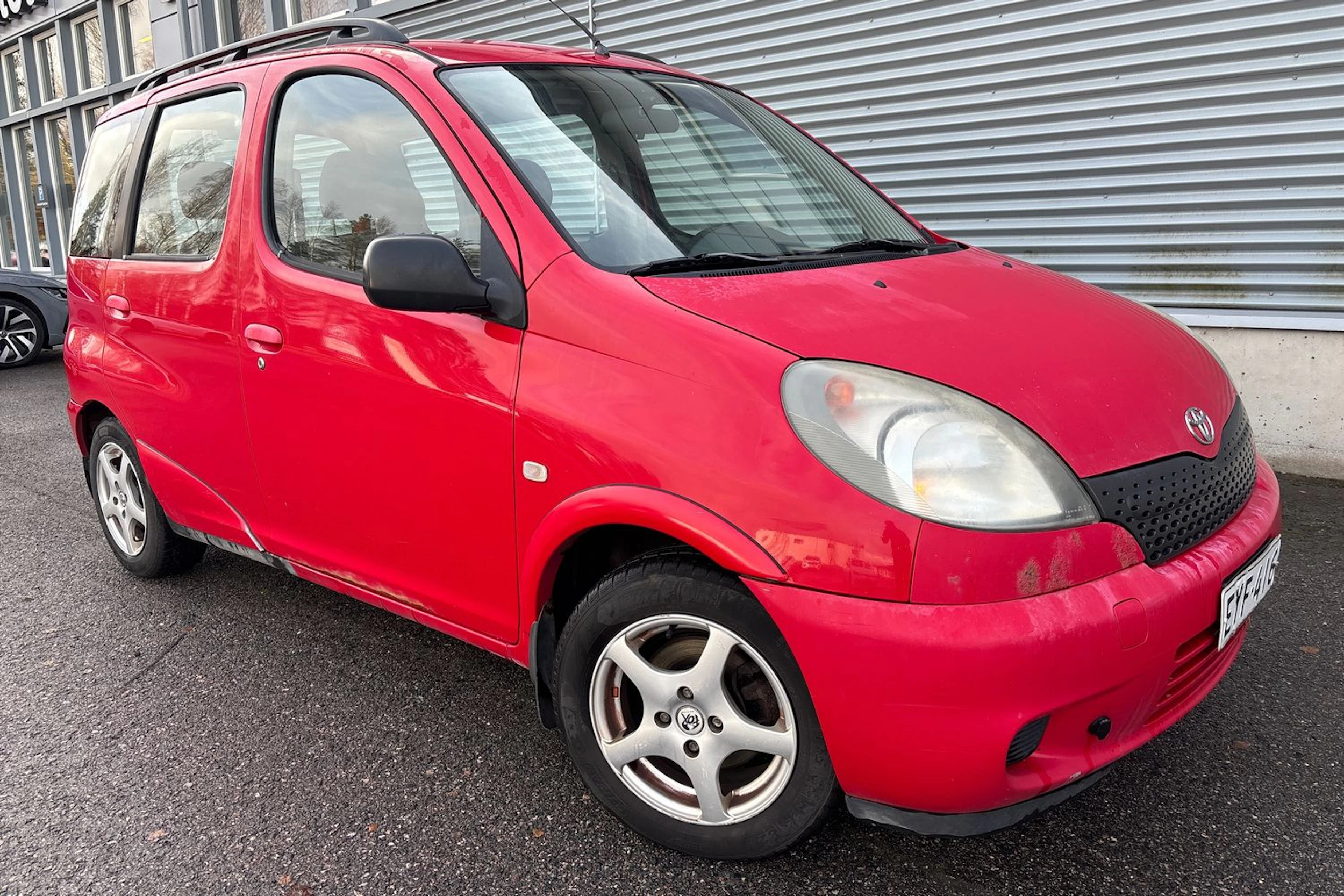 punainen Toyota Yaris Verso 2000 kuva 26.