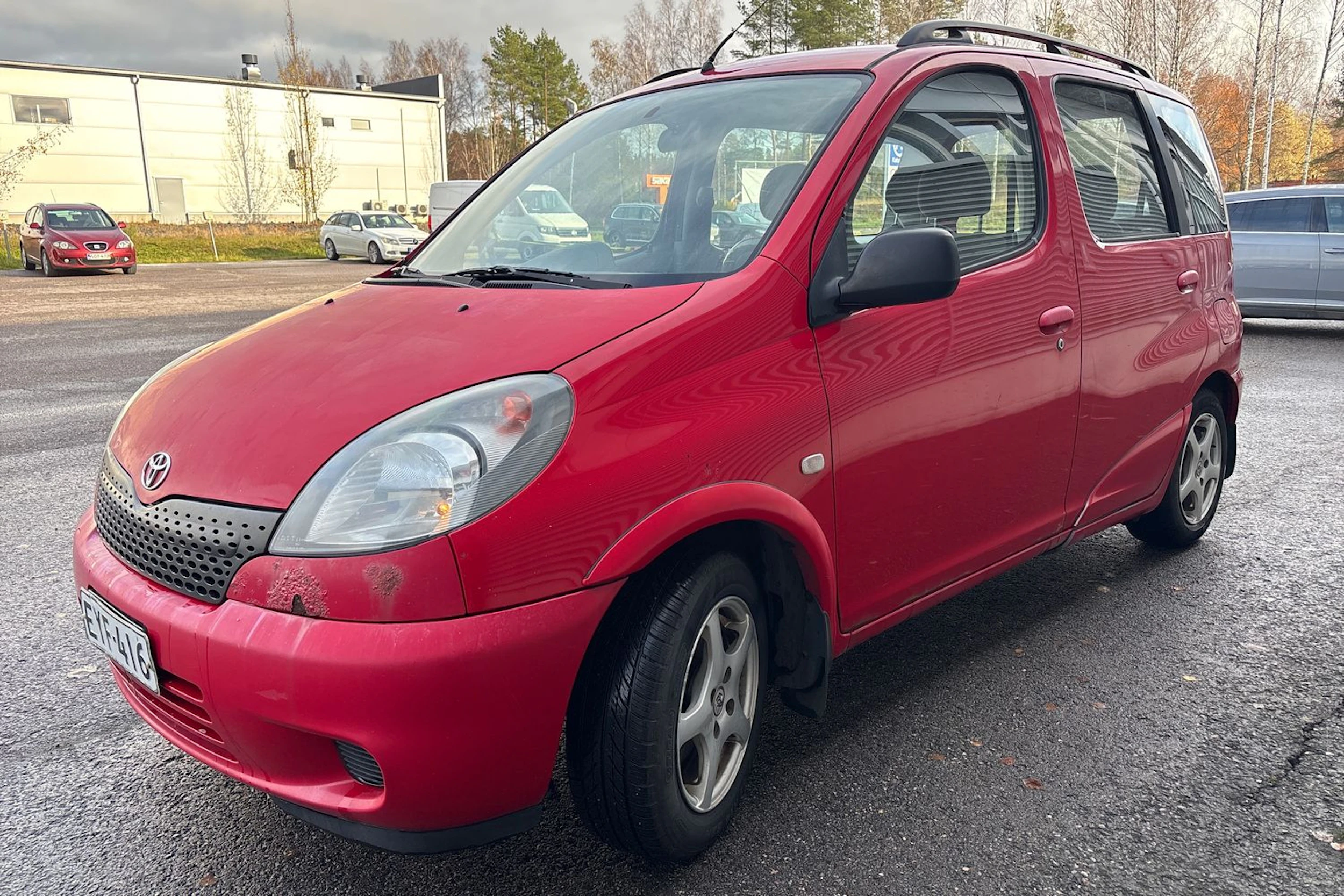 punainen Toyota Yaris Verso 2000 kuva 27.