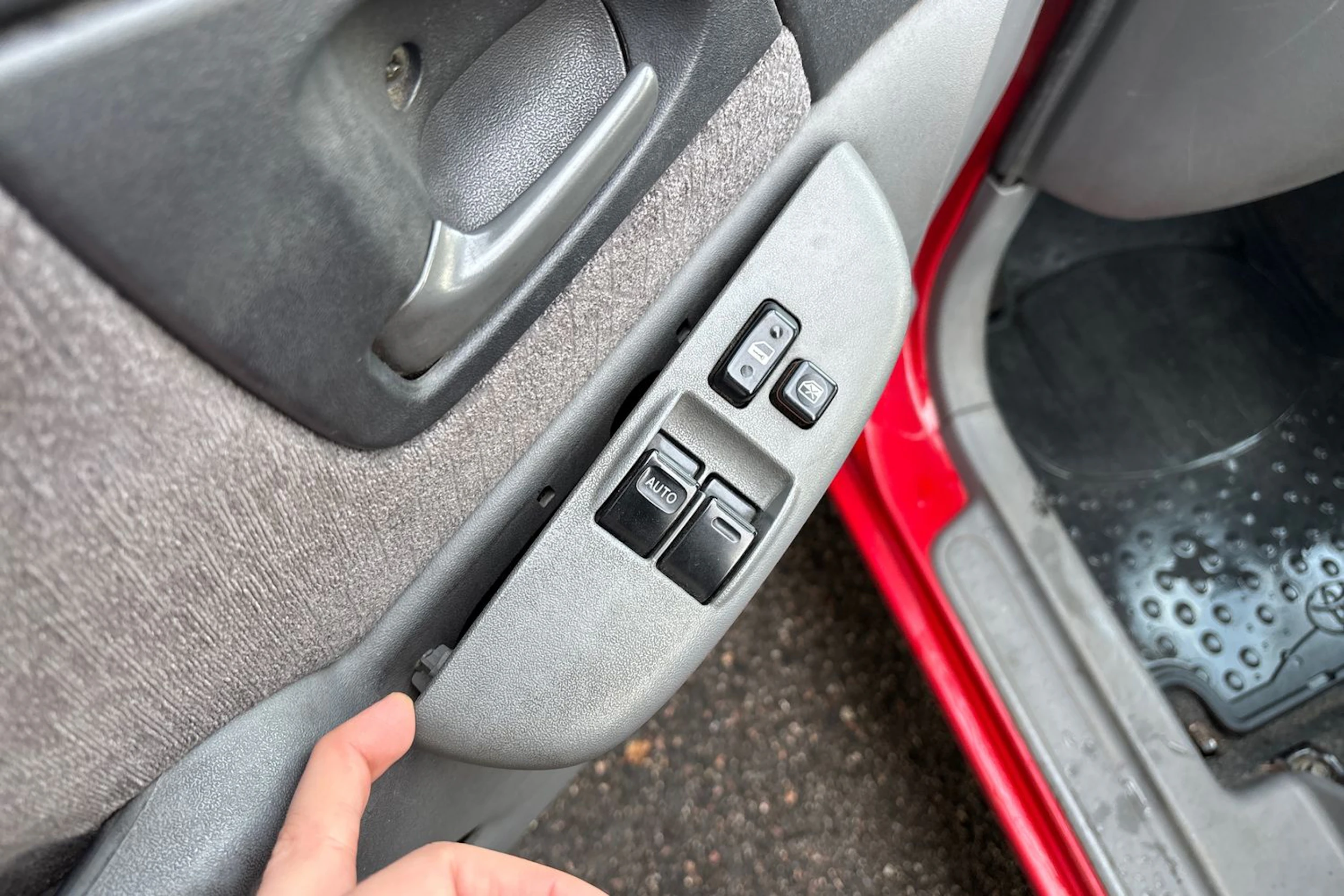 punainen Toyota Yaris Verso 2000 kuva 29.