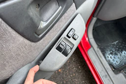 punainen Toyota Yaris Verso 2000 kuva 29.