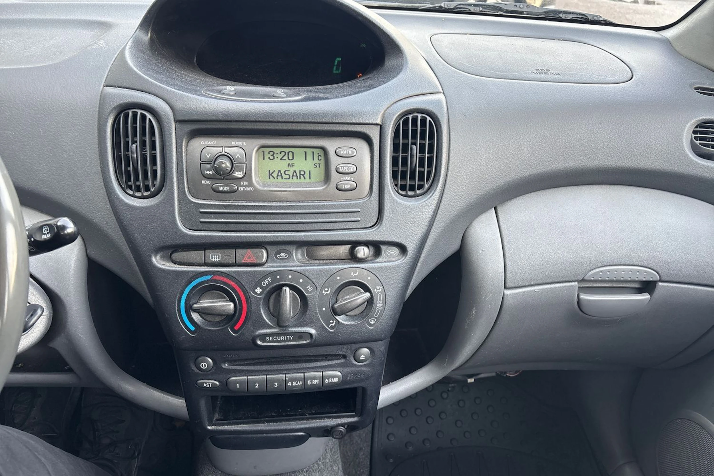 punainen Toyota Yaris Verso 2000 kuva 30.