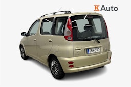 keltainen Toyota Yaris Verso 2002 kuva 2.