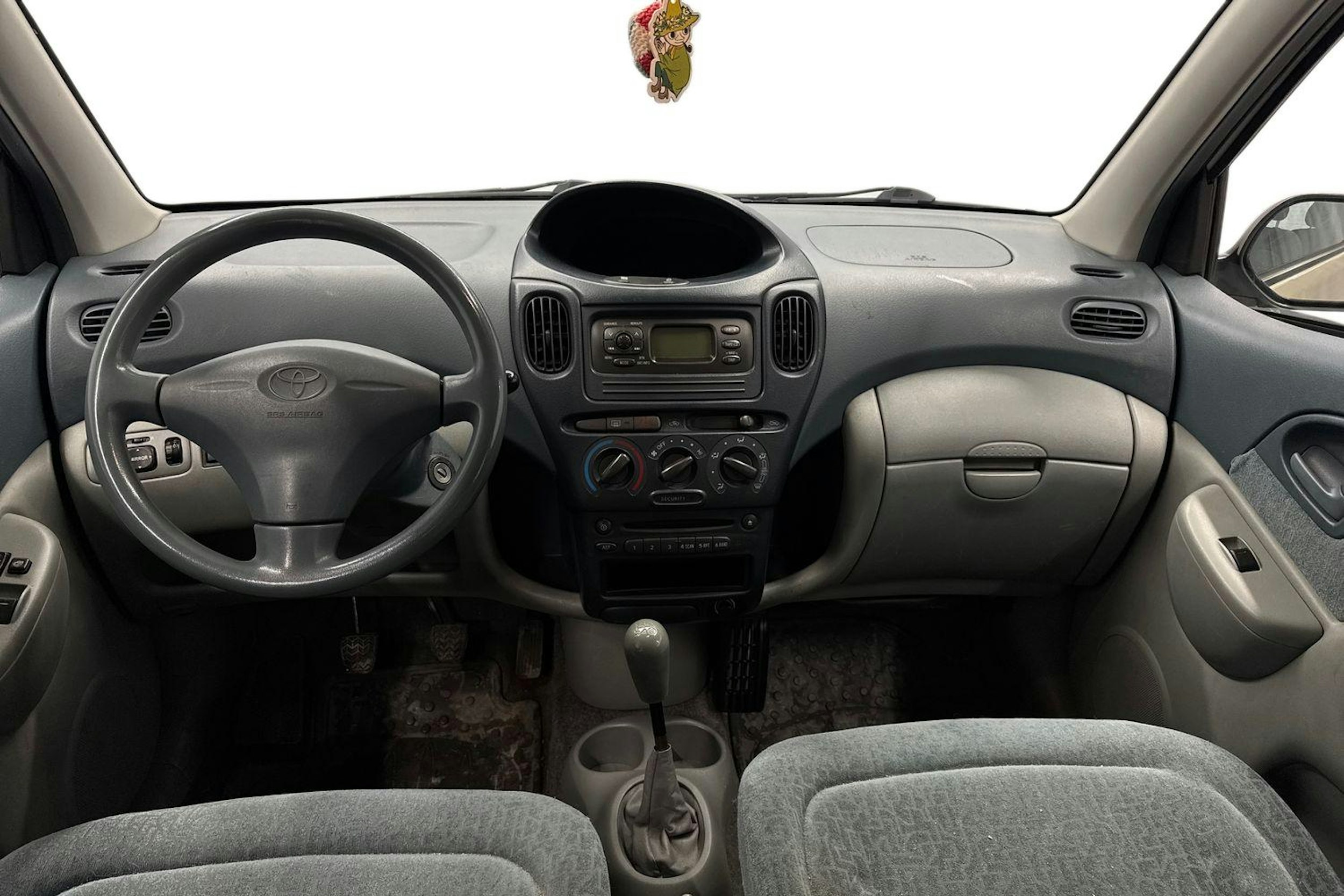 keltainen Toyota Yaris Verso 2002 kuva 7.