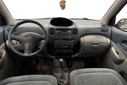 keltainen Toyota Yaris Verso 2002 kuva 7.