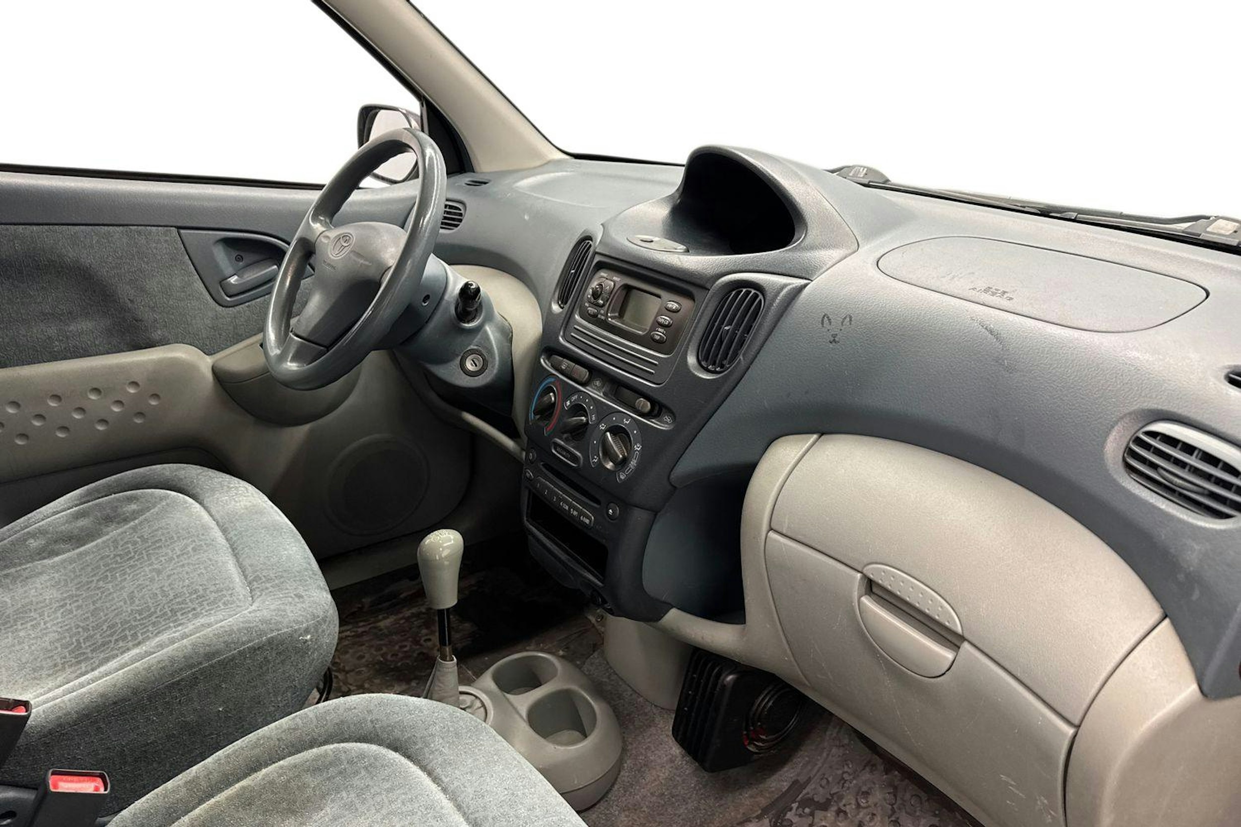 keltainen Toyota Yaris Verso 2002 kuva 9.