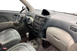 keltainen Toyota Yaris Verso 2002 kuva 9.