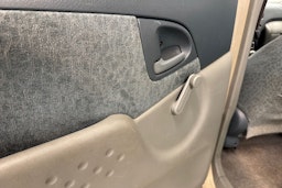 keltainen Toyota Yaris Verso 2002 kuva 11.