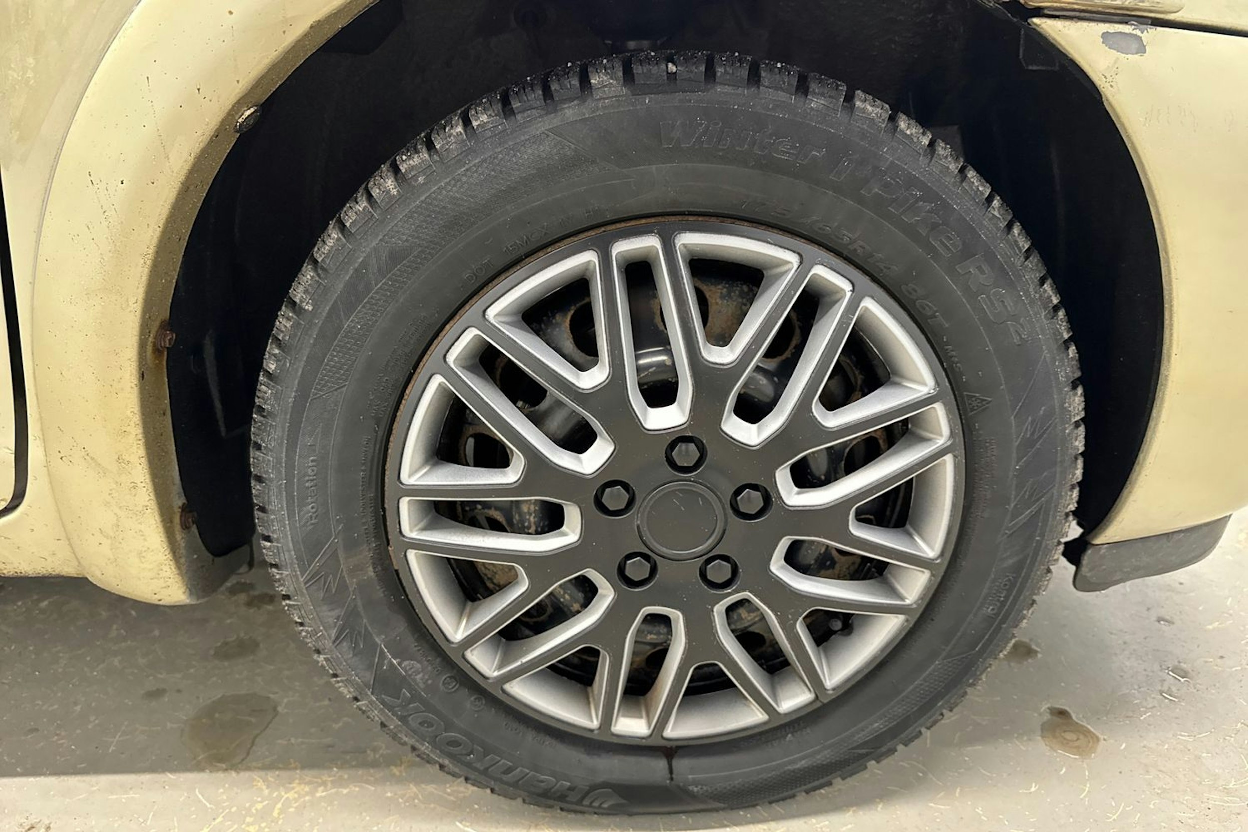 keltainen Toyota Yaris Verso 2002 kuva 13.