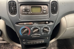 keltainen Toyota Yaris Verso 2002 kuva 22.