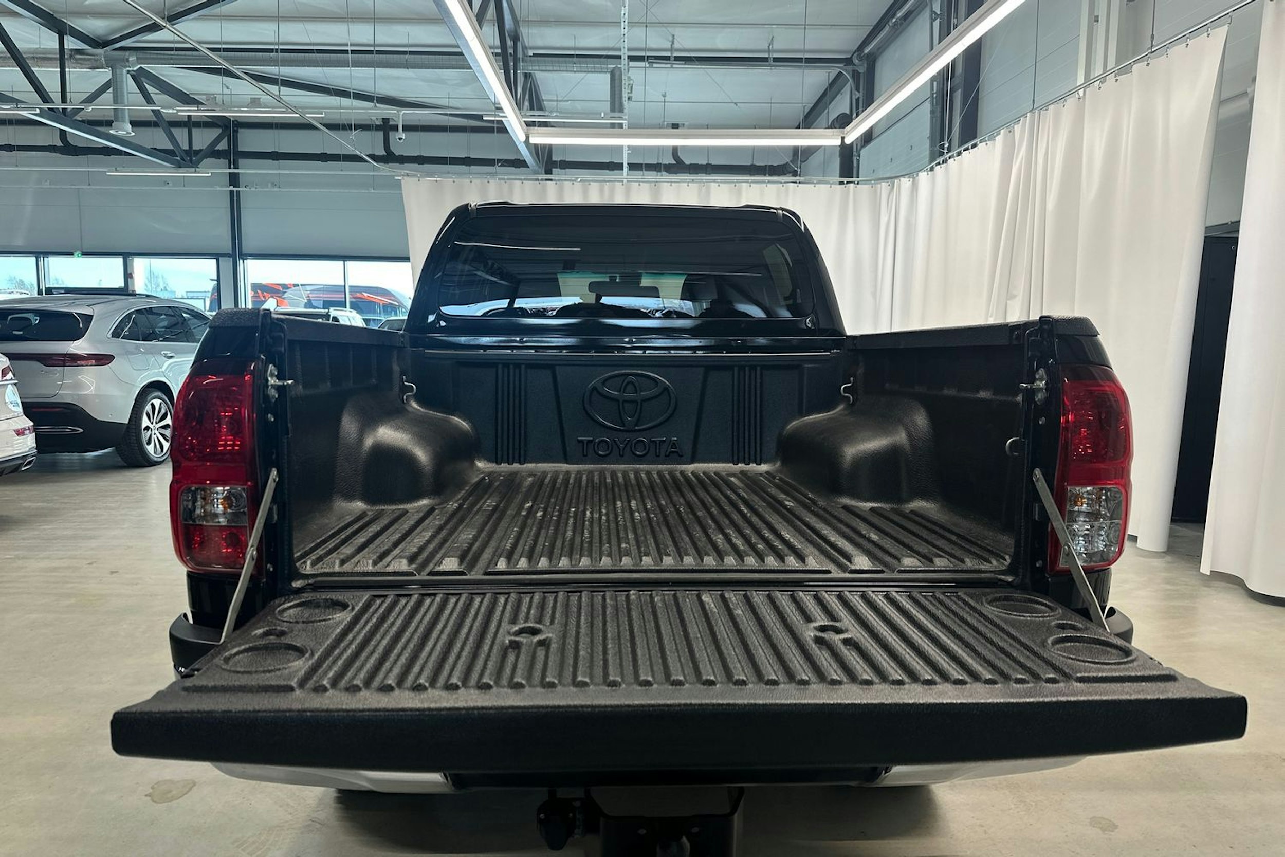 musta Truckmasters OX 4x4 2021 kuva 23.