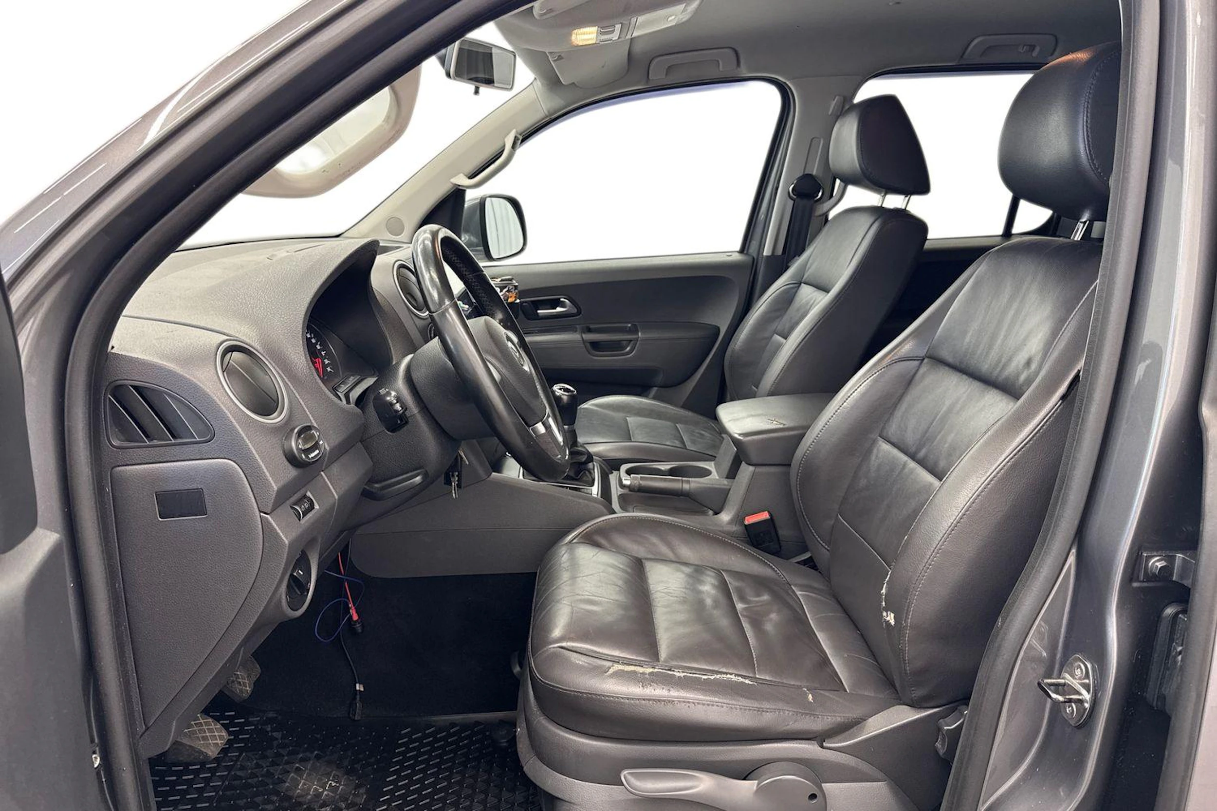 harmaa Volkswagen Amarok 2011 kuva 8.