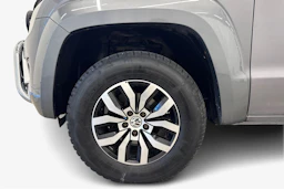 harmaa Volkswagen Amarok 2011 kuva 9.
