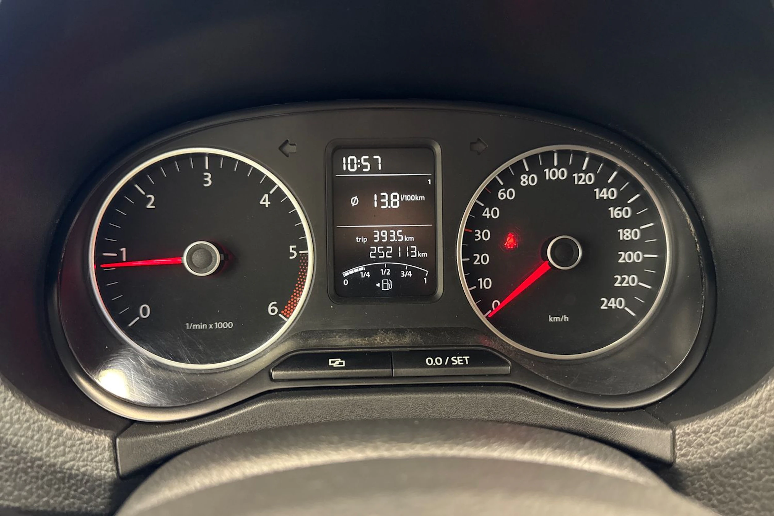 harmaa Volkswagen Amarok 2011 kuva 10.
