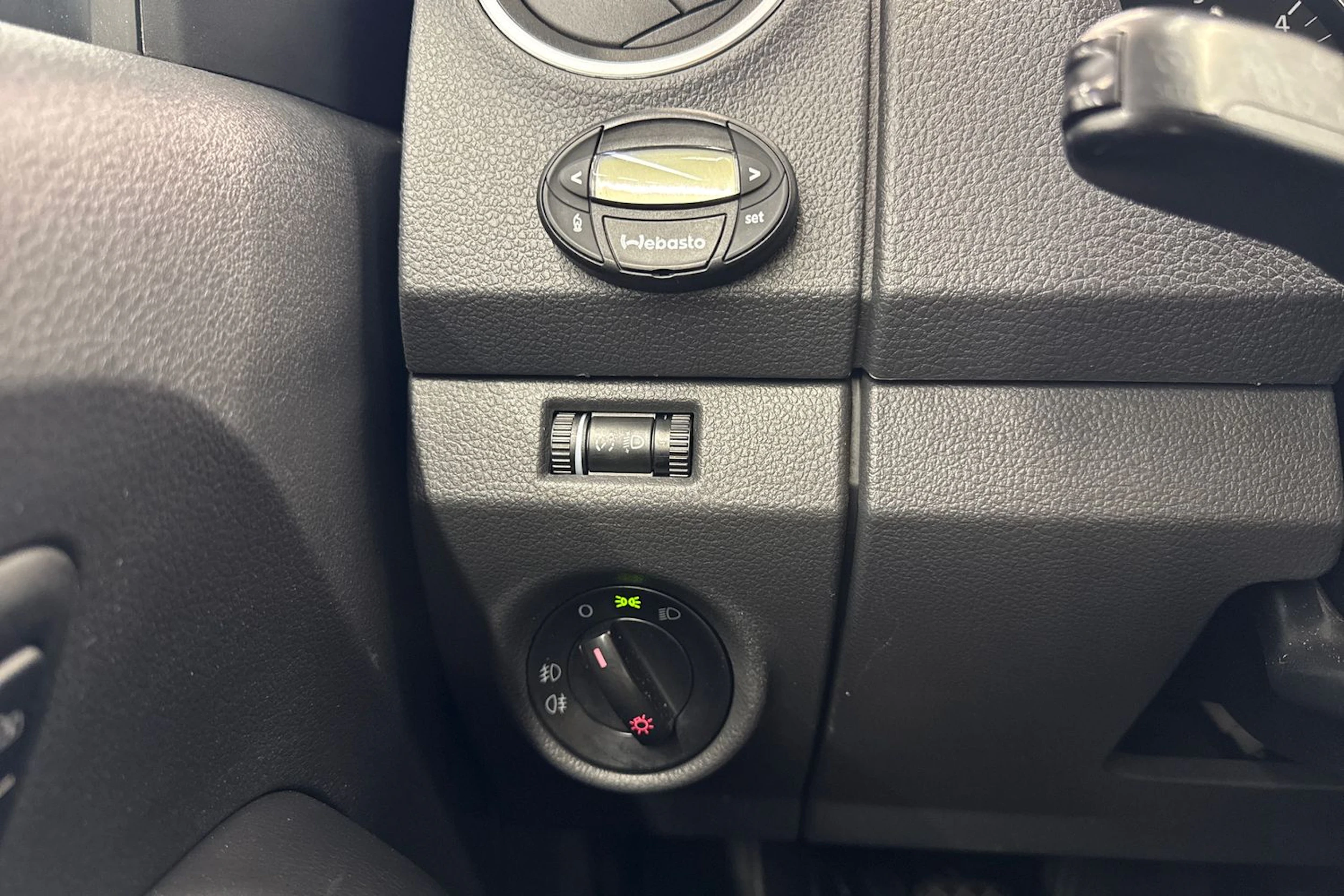 harmaa Volkswagen Amarok 2011 kuva 16.