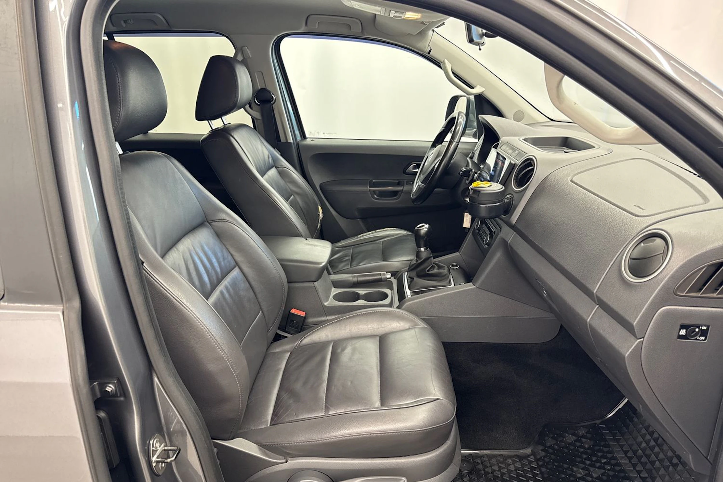 harmaa Volkswagen Amarok 2011 kuva 18.