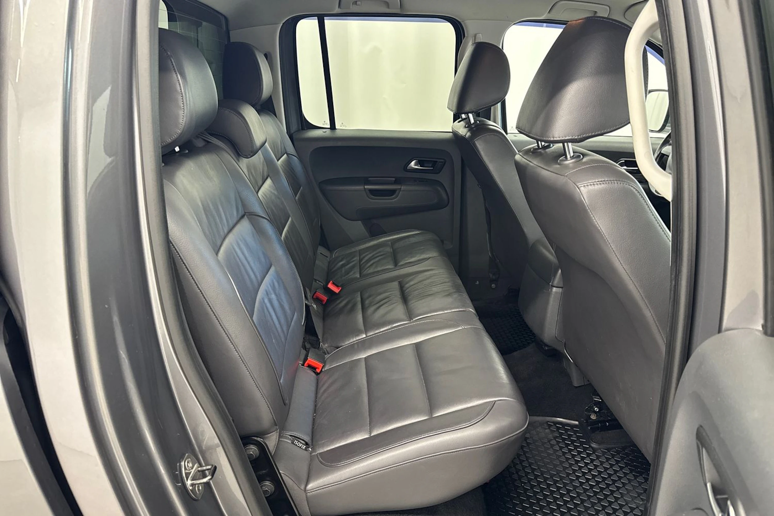 harmaa Volkswagen Amarok 2011 kuva 19.