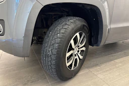 harmaa Volkswagen Amarok 2011 kuva 23.