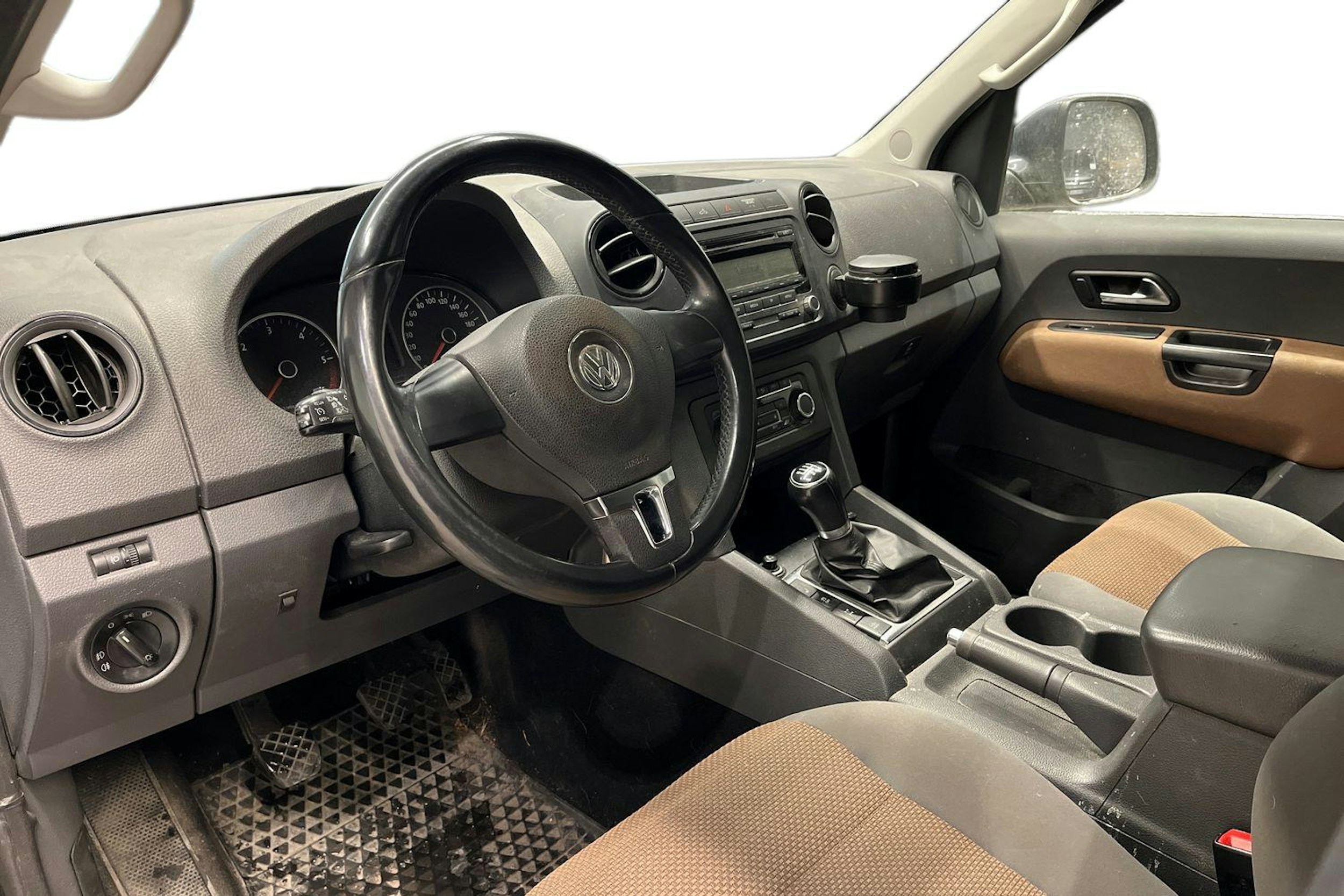 Harmaa Volkswagen Amarok 2011 kuva 3.