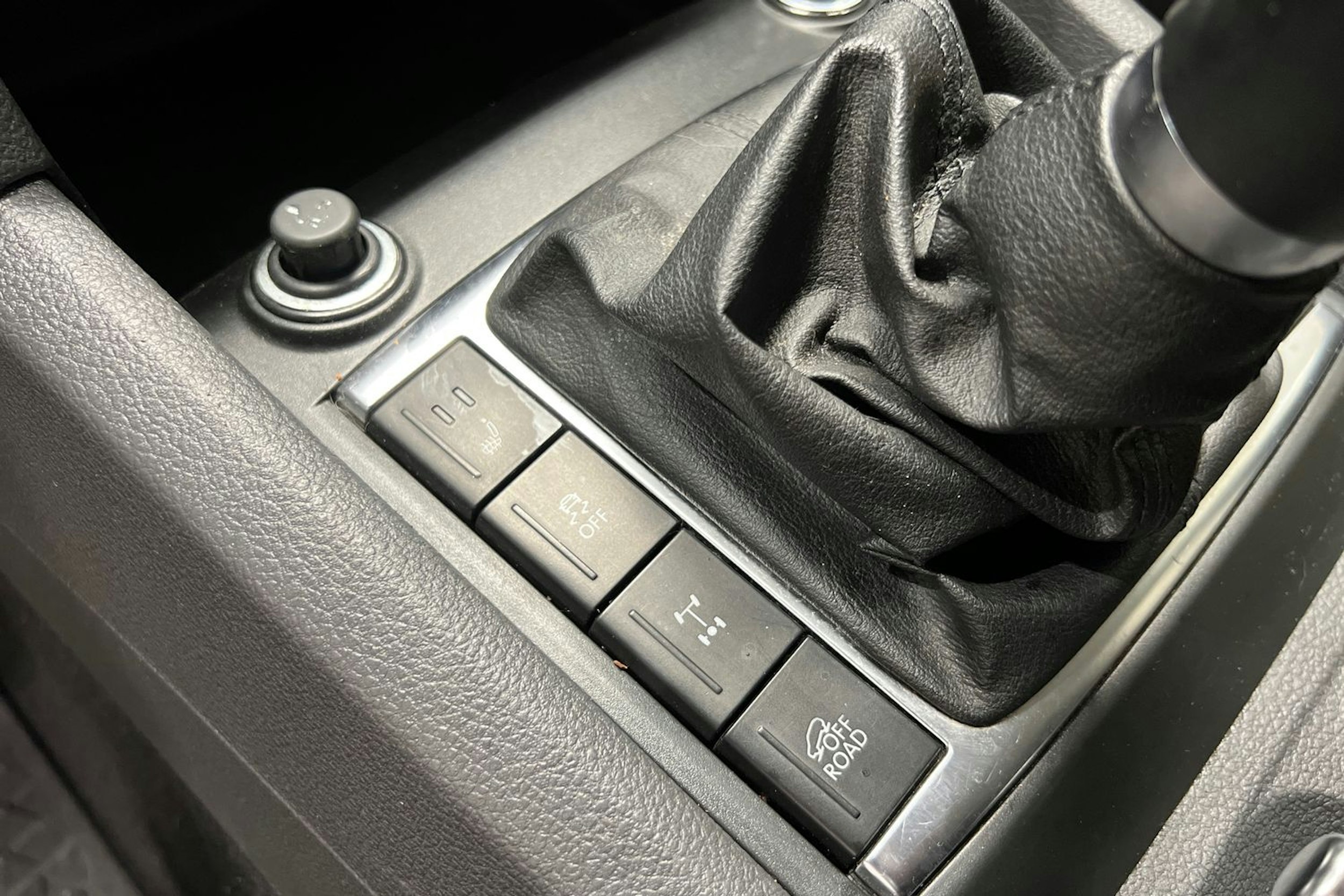 Harmaa Volkswagen Amarok 2011 kuva 15.