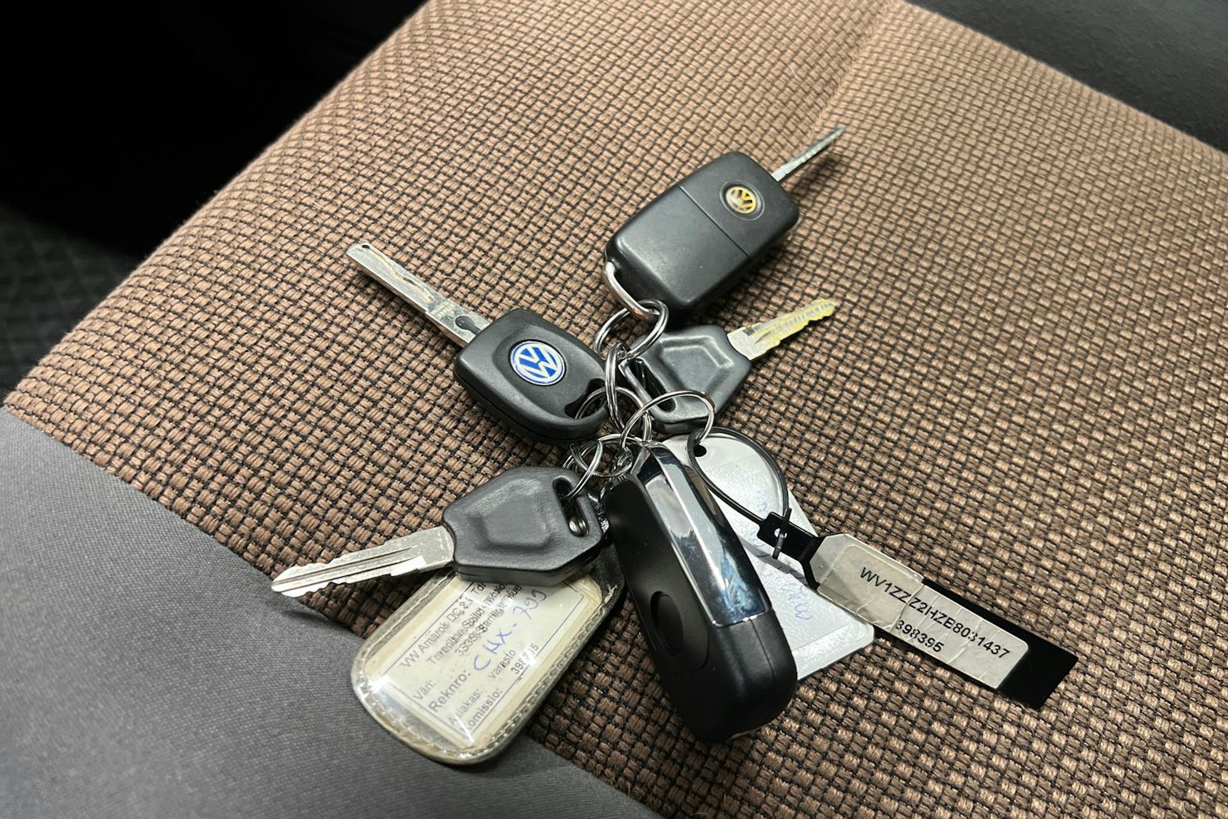 Harmaa Volkswagen Amarok 2011 kuva 16.