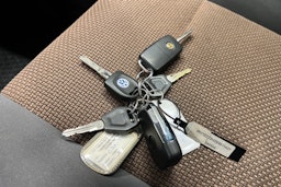 Harmaa Volkswagen Amarok 2011 kuva 16.