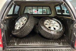 Harmaa Volkswagen Amarok 2011 kuva 18.