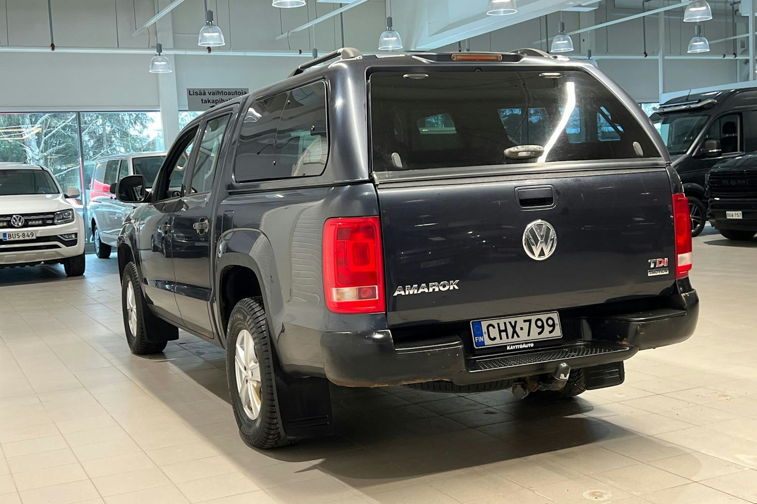 Harmaa Volkswagen Amarok 2011 kuva 19.