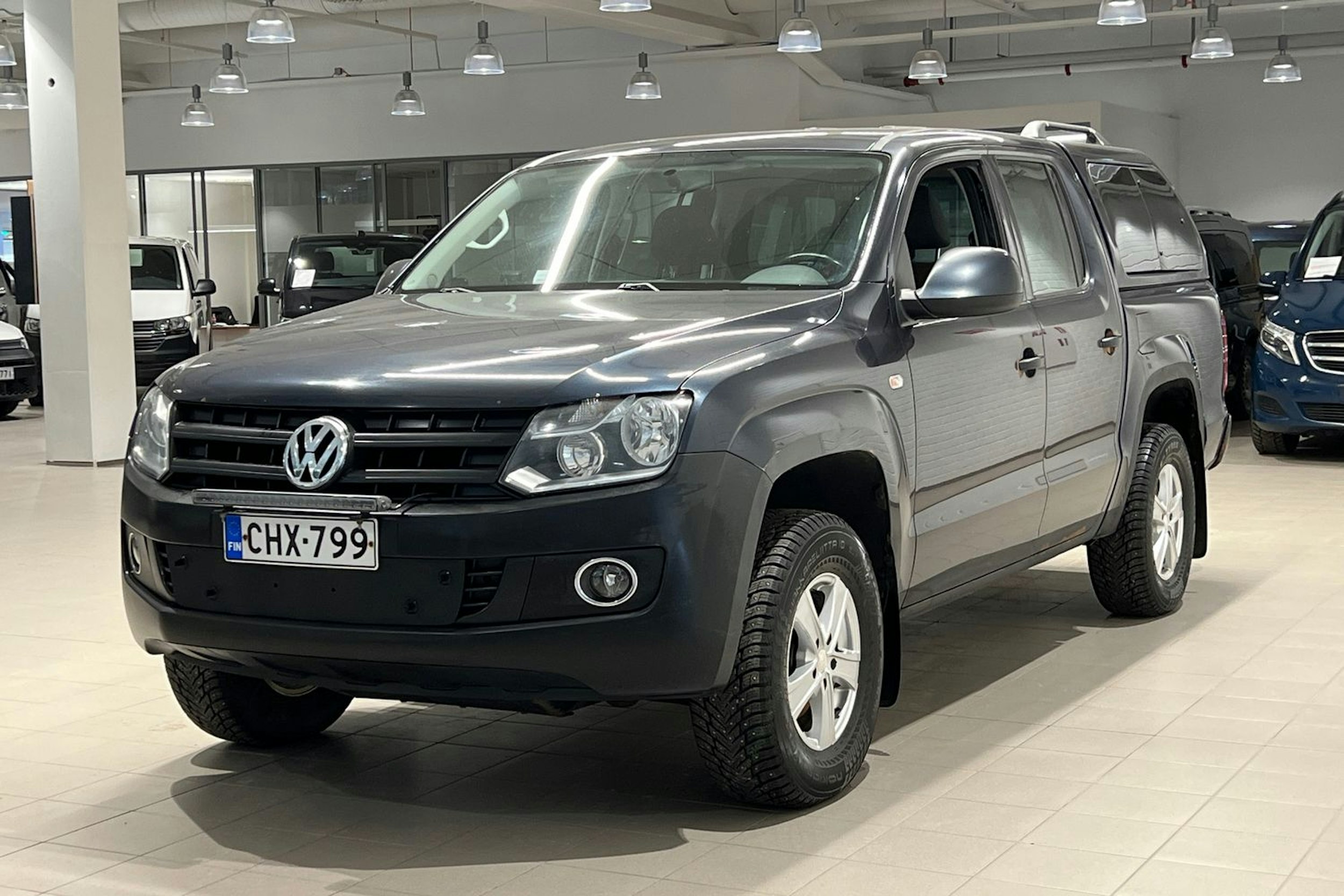 Harmaa Volkswagen Amarok 2011 kuva 20.