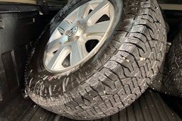 Harmaa Volkswagen Amarok 2011 kuva 21.