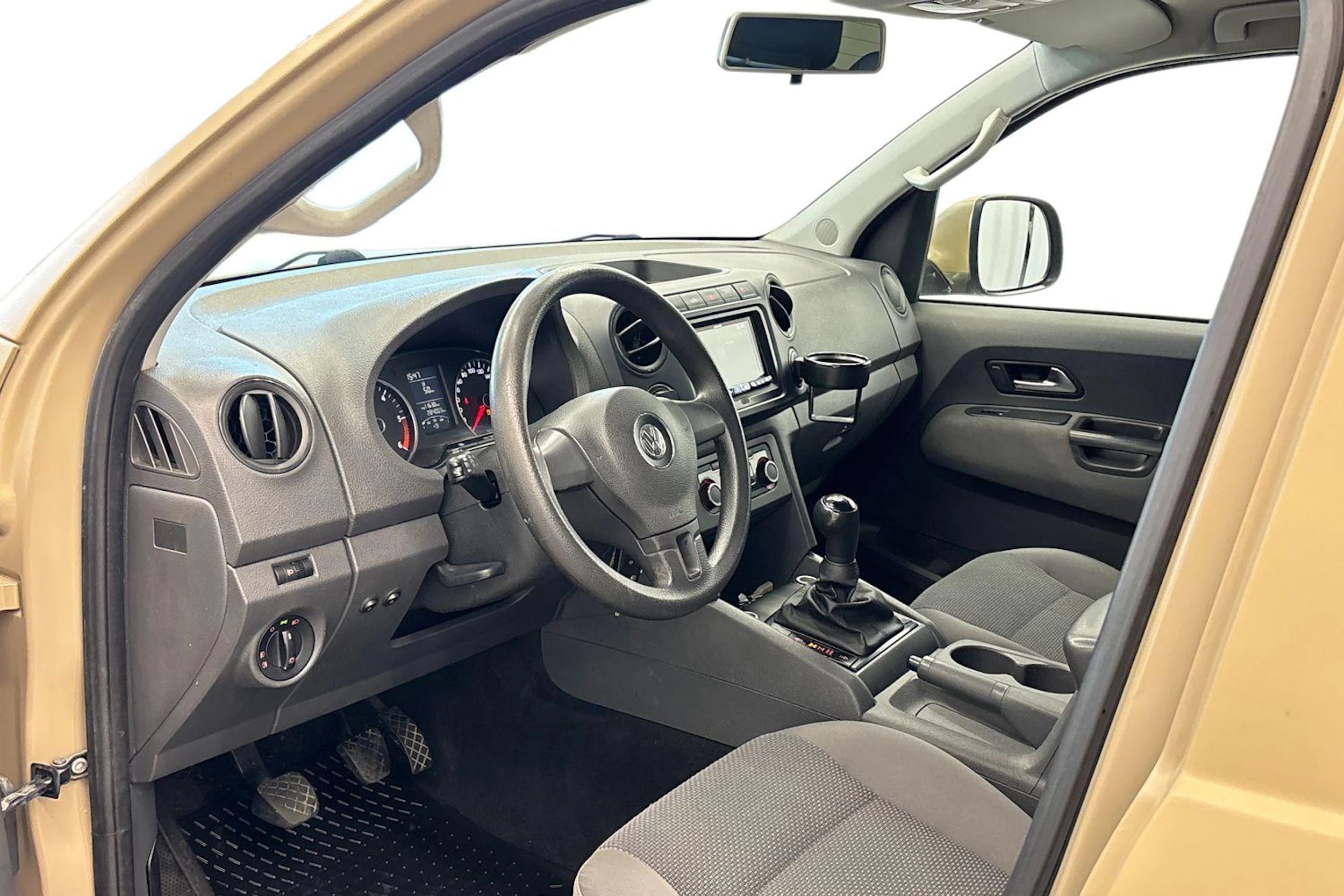 valkoinen Volkswagen Amarok 2011 kuva 6.
