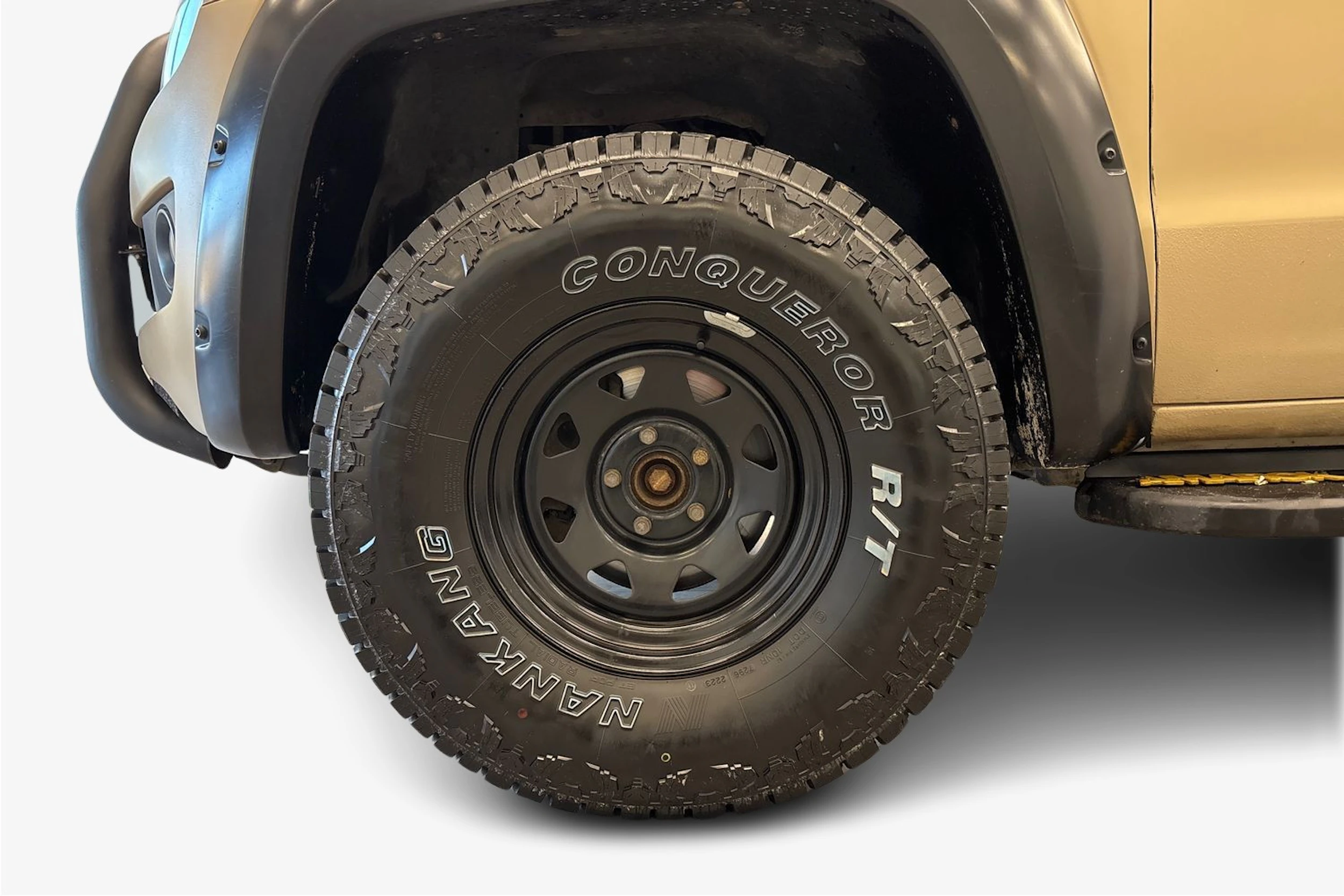 valkoinen Volkswagen Amarok 2011 kuva 9.