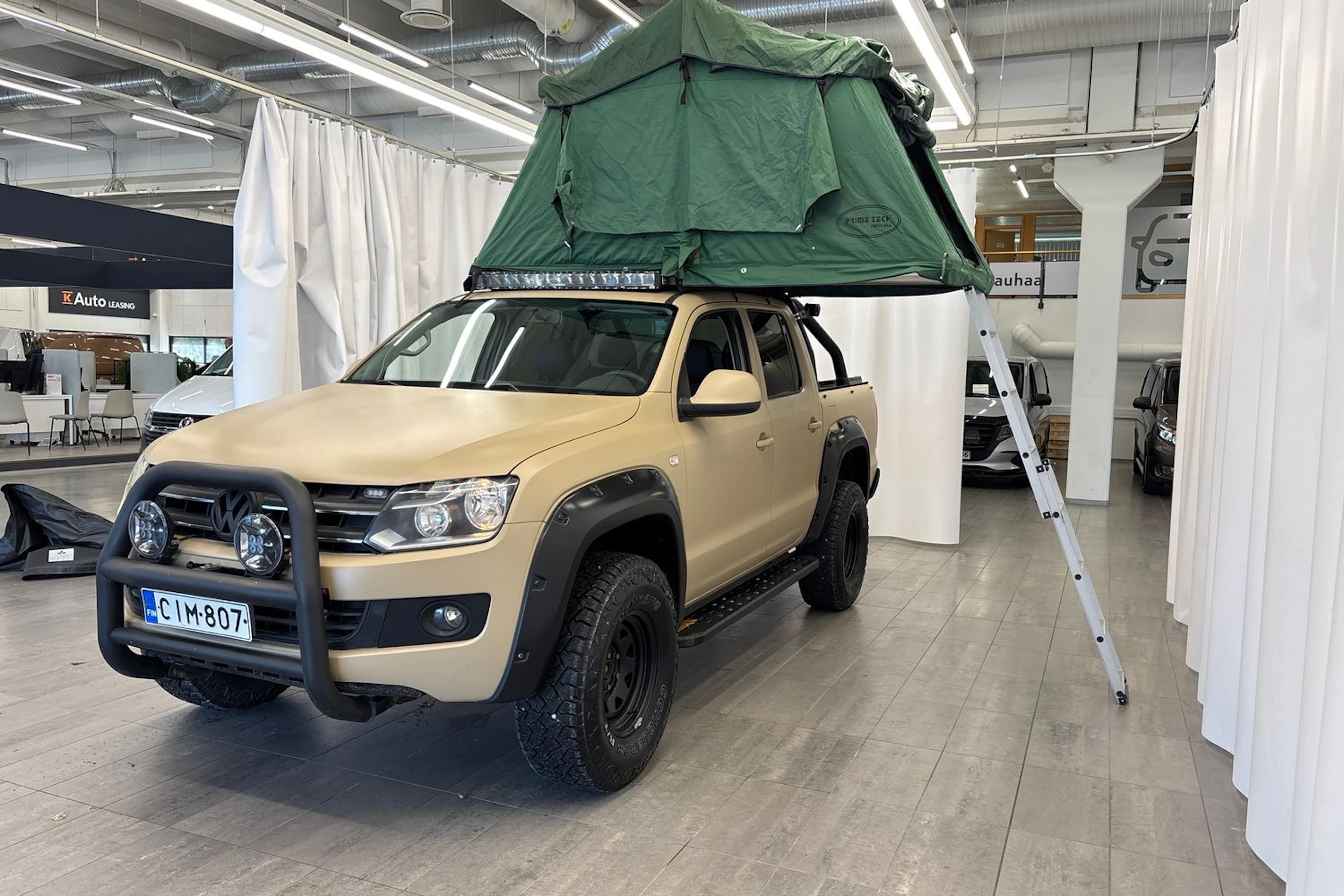 valkoinen Volkswagen Amarok 2011 kuva 10.