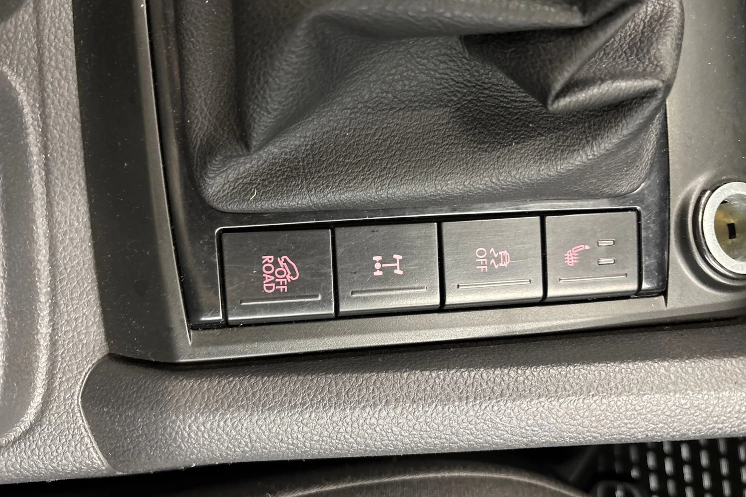 valkoinen Volkswagen Amarok 2011 kuva 19.