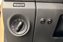 valkoinen Volkswagen Amarok 2011 kuva 21.