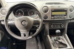 musta Volkswagen Amarok 2011 kuva 9.