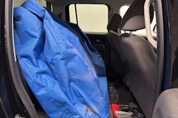 musta Volkswagen Amarok 2011 kuva 13.