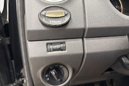 musta Volkswagen Amarok 2011 kuva 18.