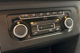 musta Volkswagen Amarok 2011 kuva 20.