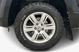 musta Volkswagen Amarok 2011 kuva 9.